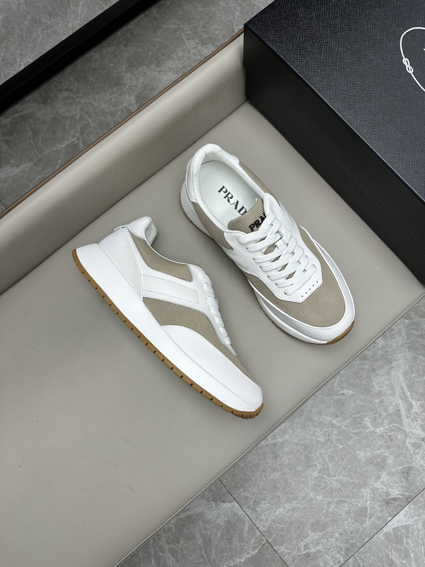 프라다 Prada 스니커즈