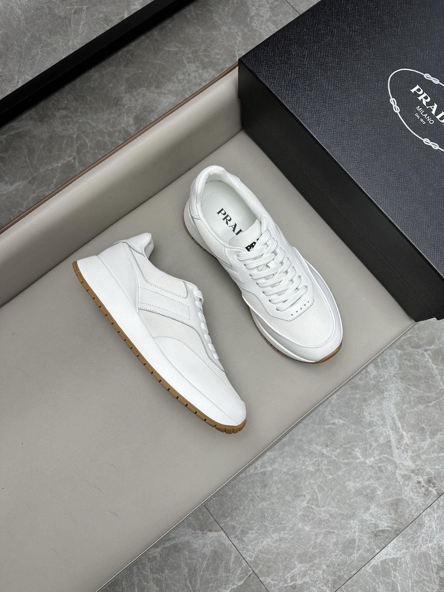프라다 Prada 스니커즈