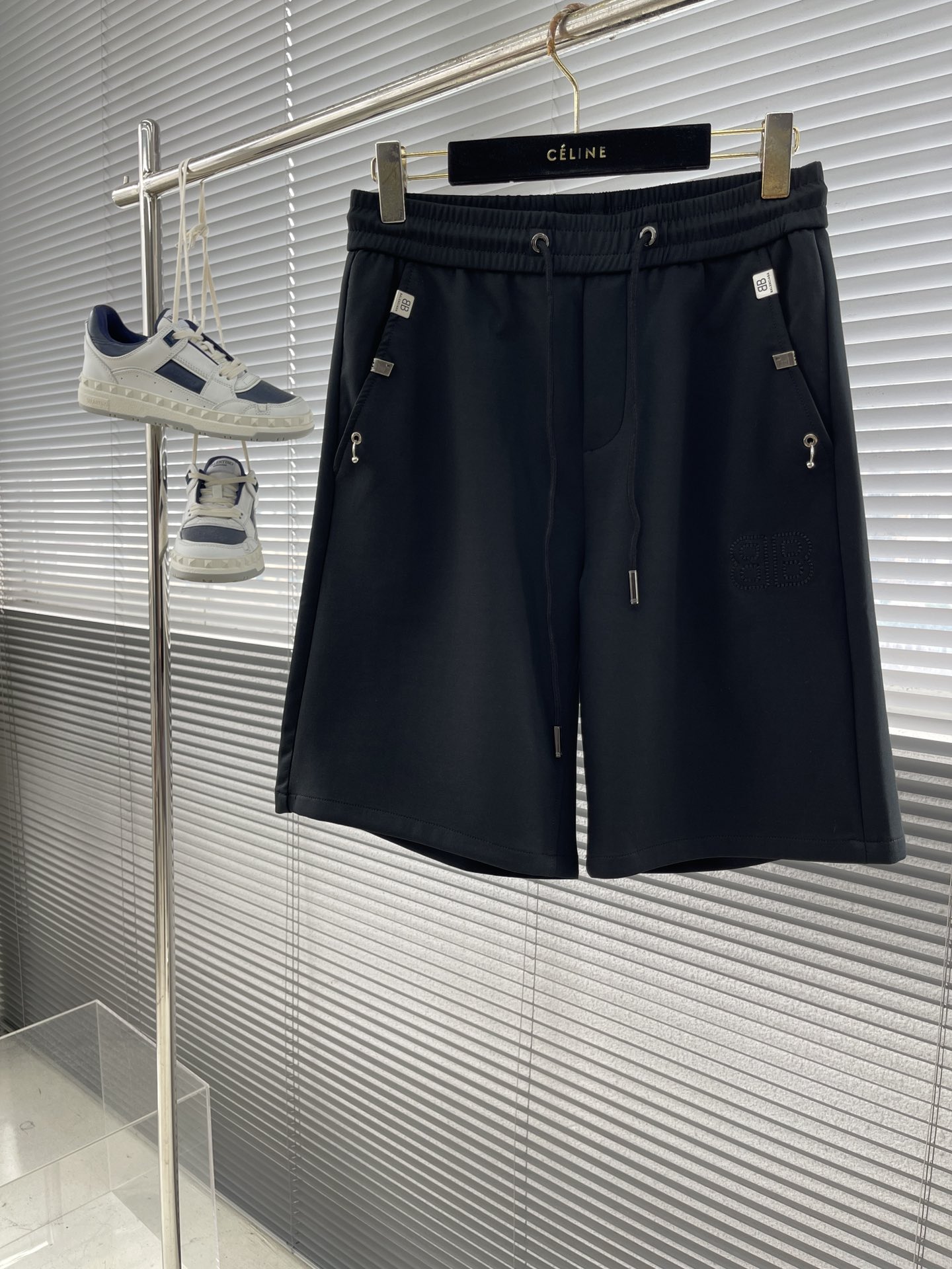 톰브라운 Thom Browne 반바지