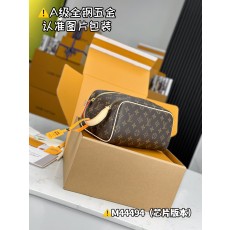 루이비통 Louis Vuitton Dopp Kit Toilet Pouch 도프 키트 토일렛 파우치 M44494