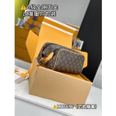 루이비통 Louis Vuitton Dopp Kit Toilet Pouch  도프 키트 토일렛 파우치 M46696