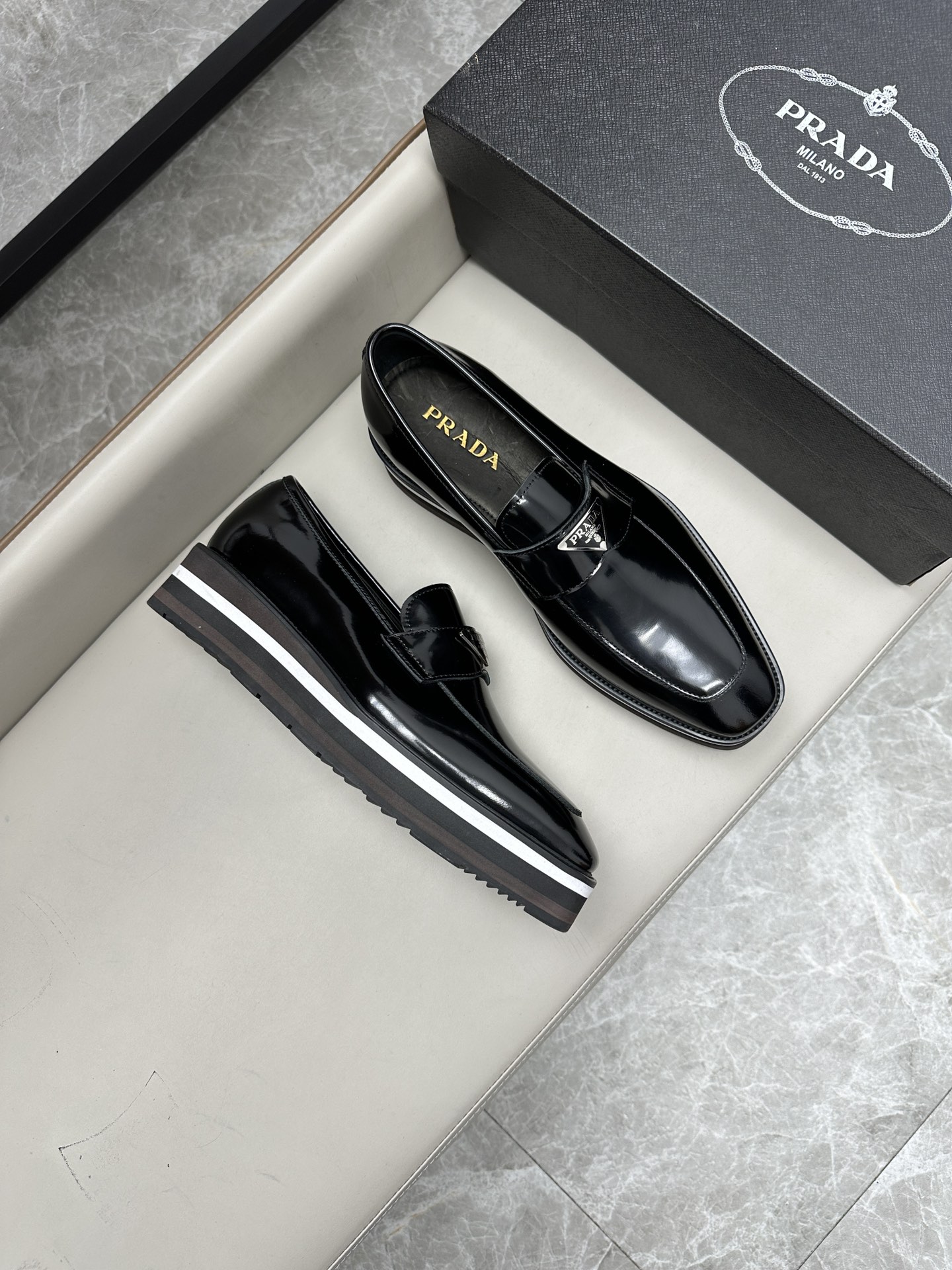 프라다 Prada 스니커즈