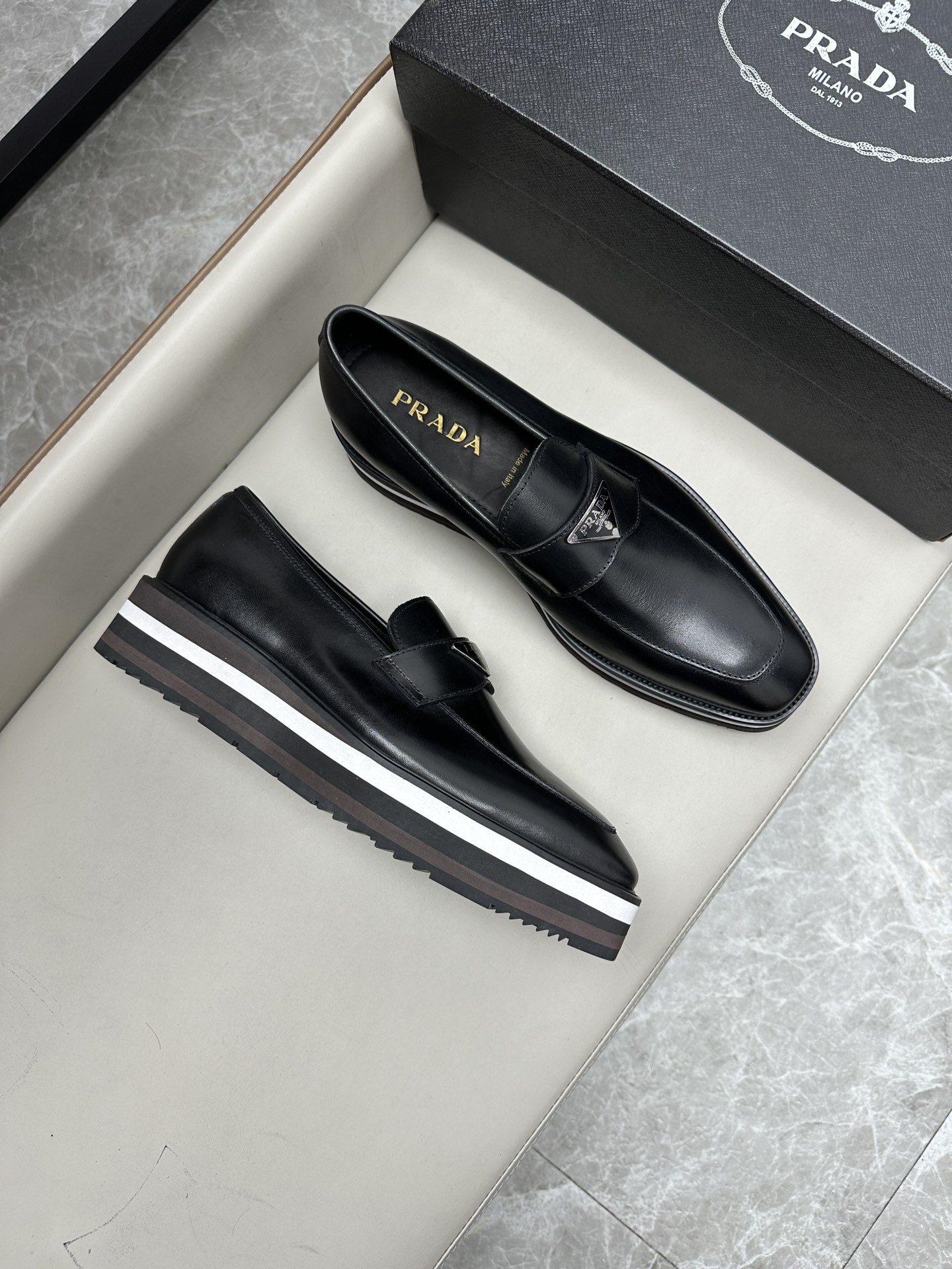 프라다 Prada 스니커즈