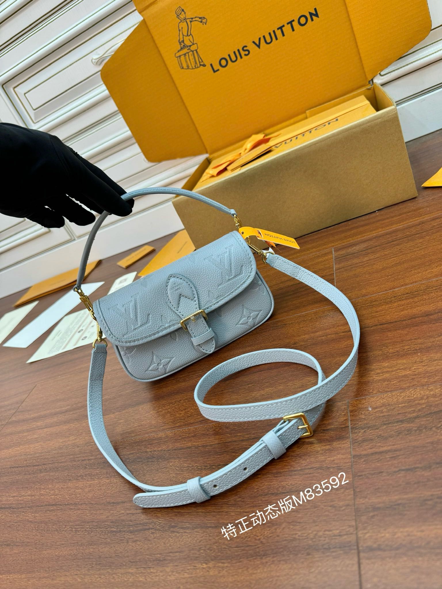루이비통 Louis Vuitton M83592 크로스 백 19CM