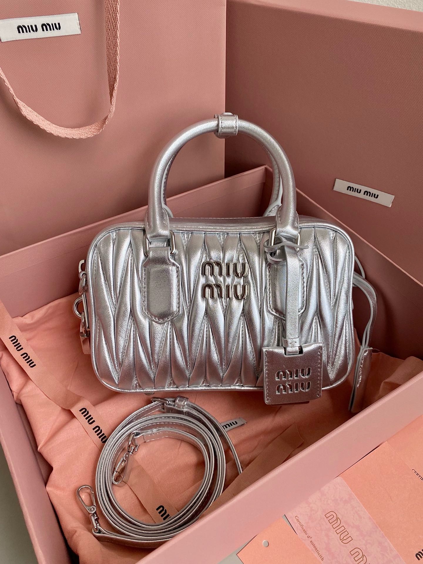 미우 미우 miu miu F0012 탑 핸들백 19CM