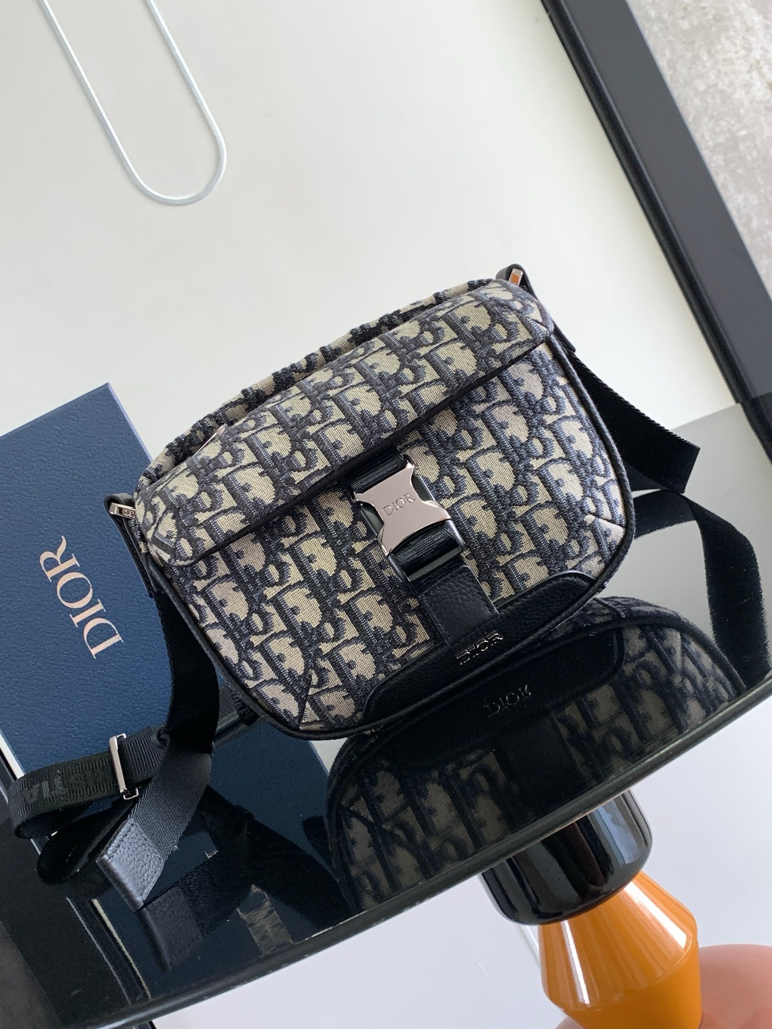 디올 Dior Explorer 2ESWS001 크로스 백 20CM