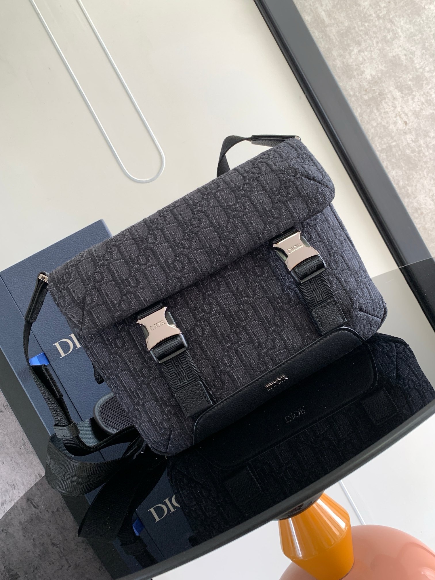디올 Dior Explorer 1ESME061YKY 크로스 백 31CM