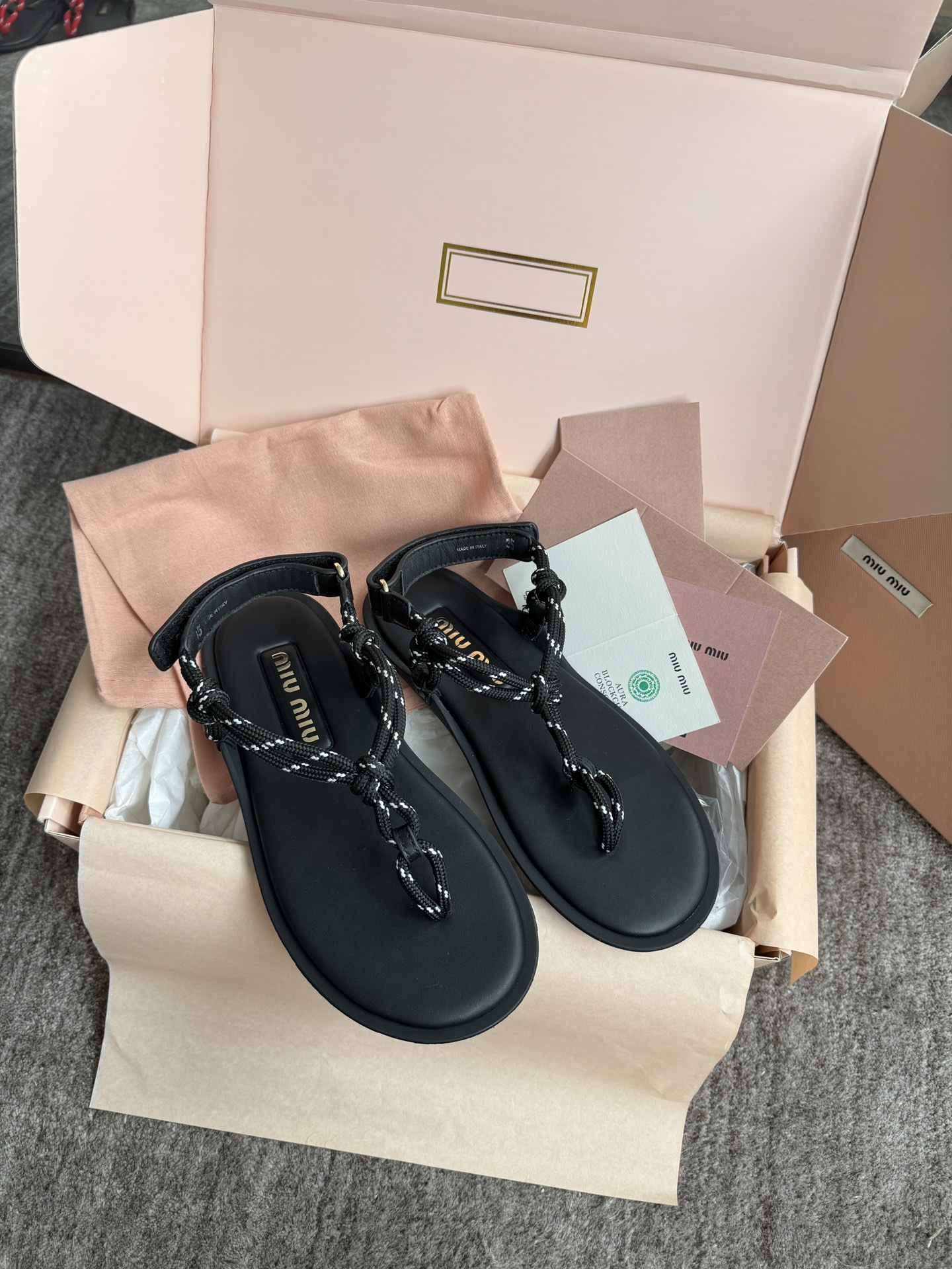 미우 미우 Miu Miu 샌들