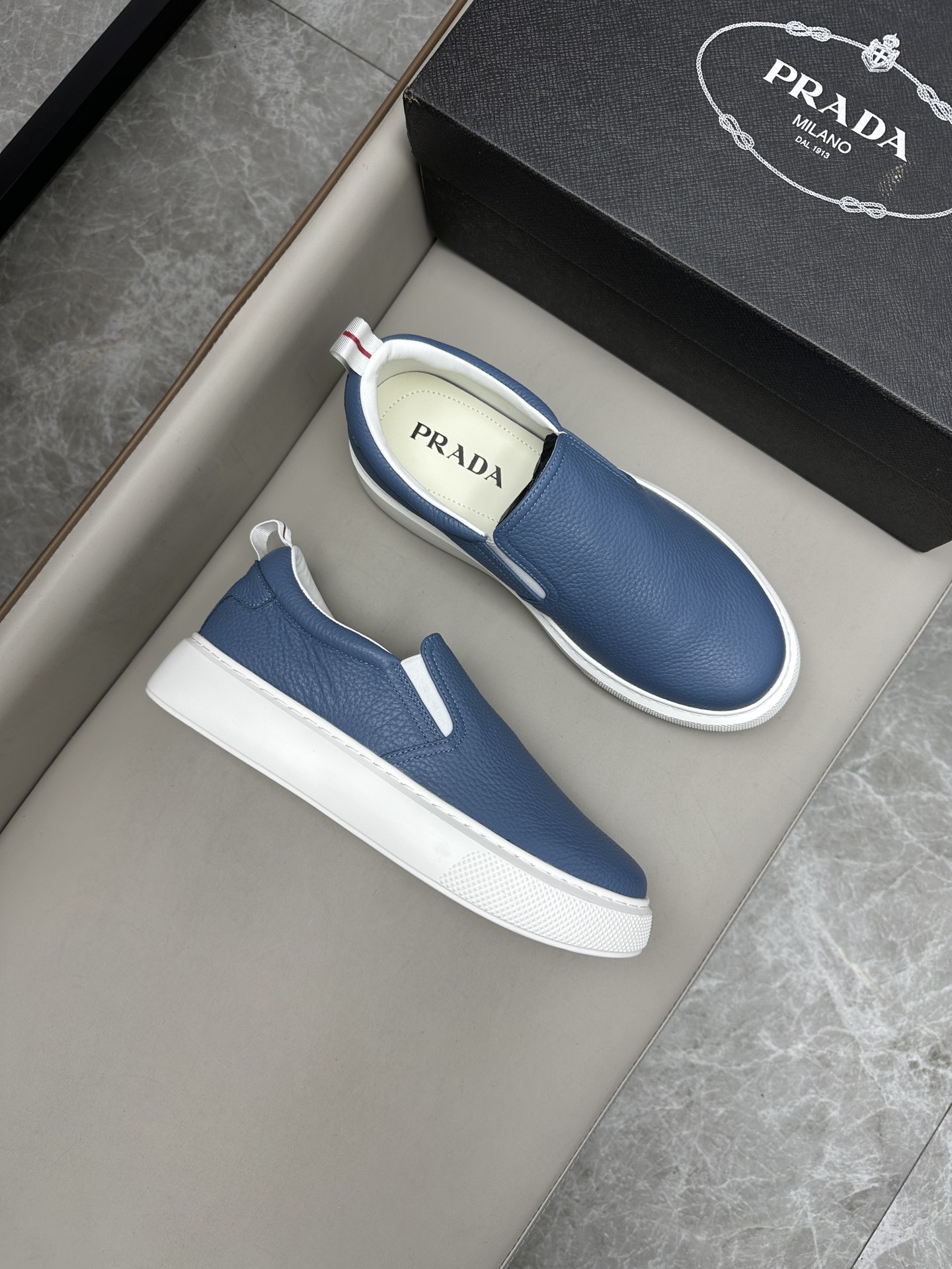 프라다 Prada 스니커즈