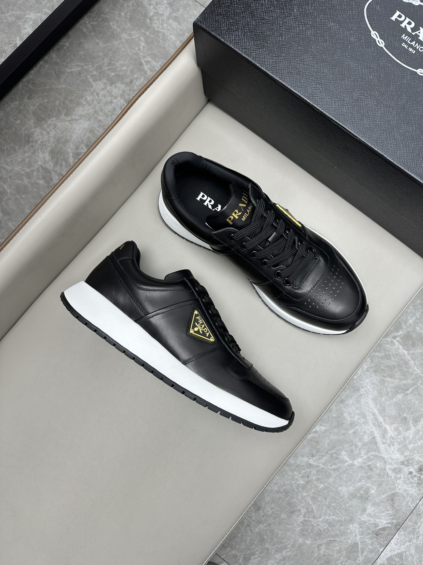 프라다 Prada 스니커즈