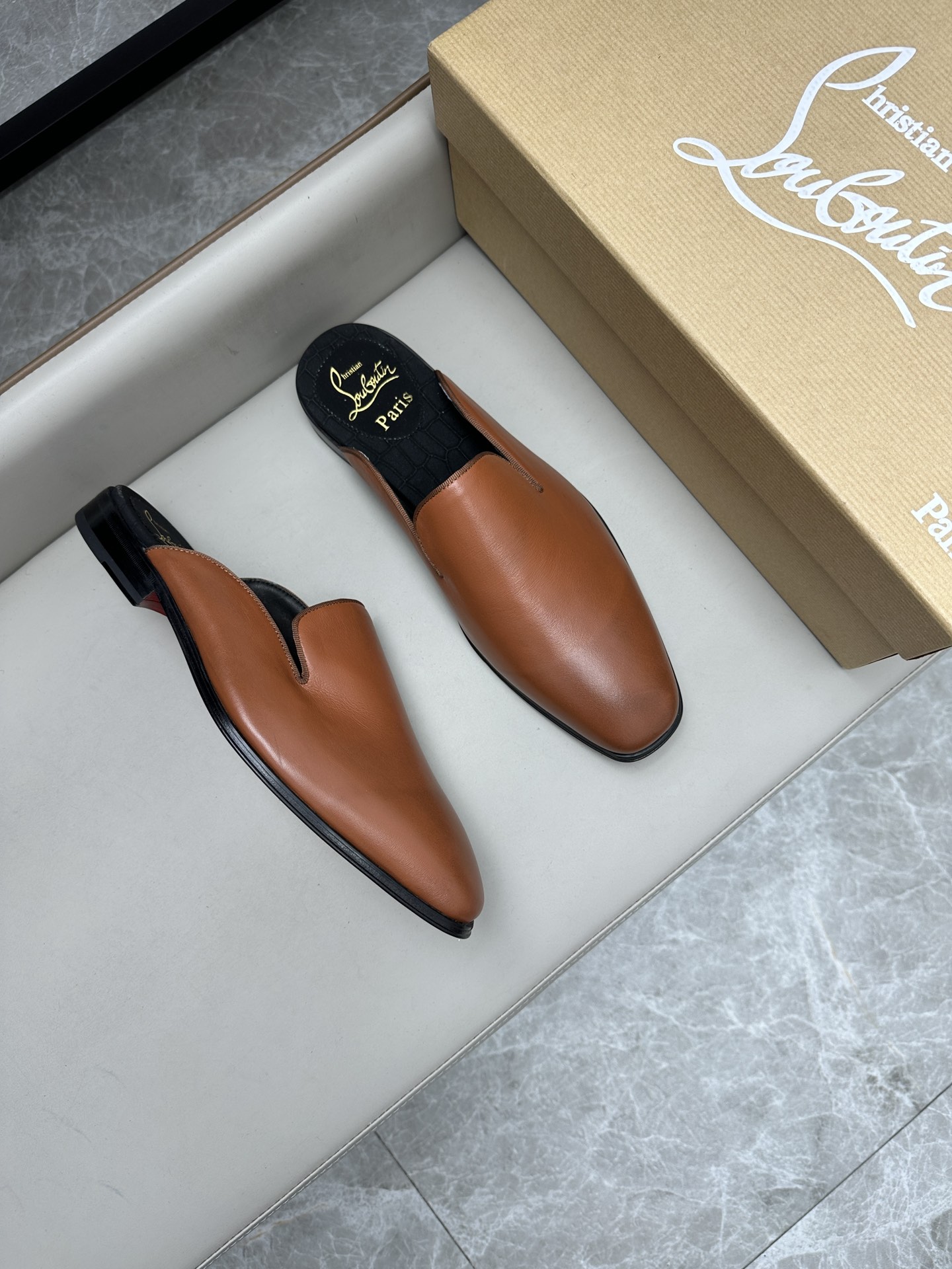 Christian Louboutin Loubi Flip 슬리퍼