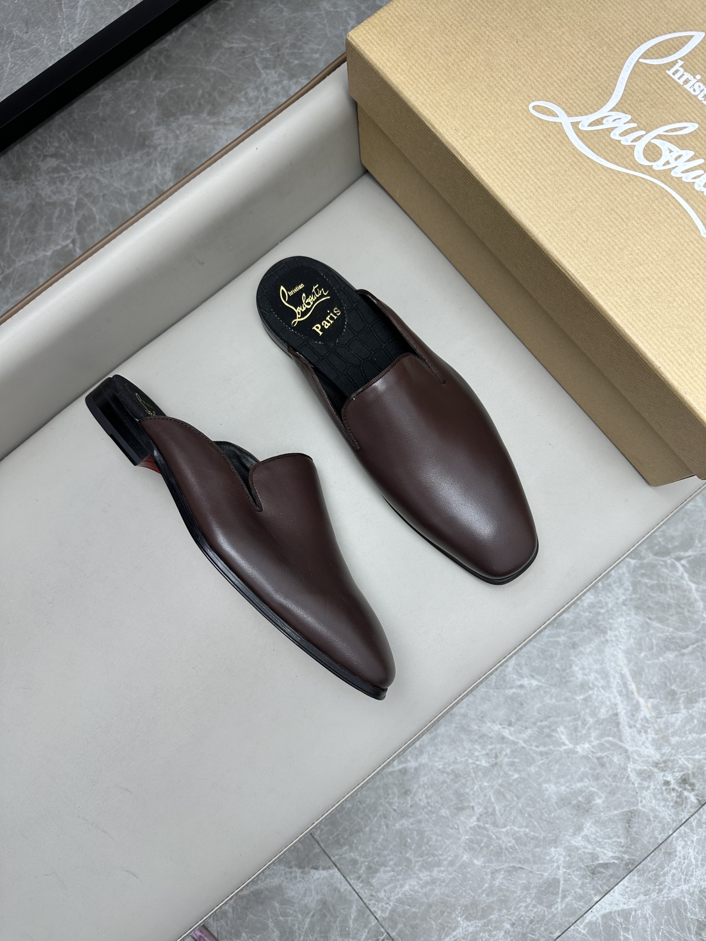 Christian Louboutin Loubi Flip 슬리퍼