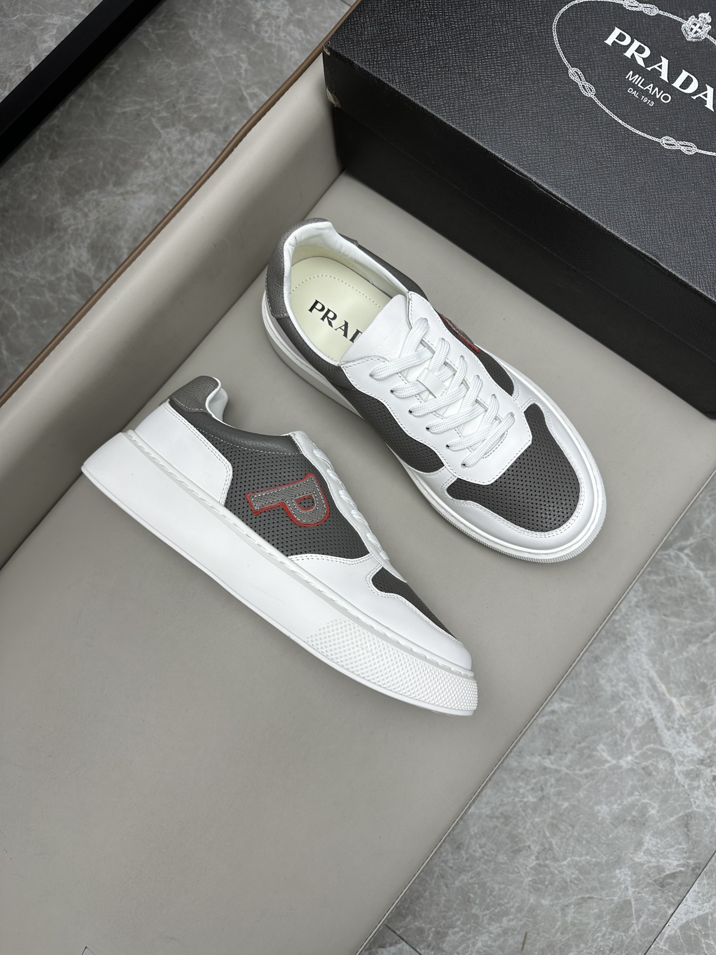 프라다 Prada 스니커즈