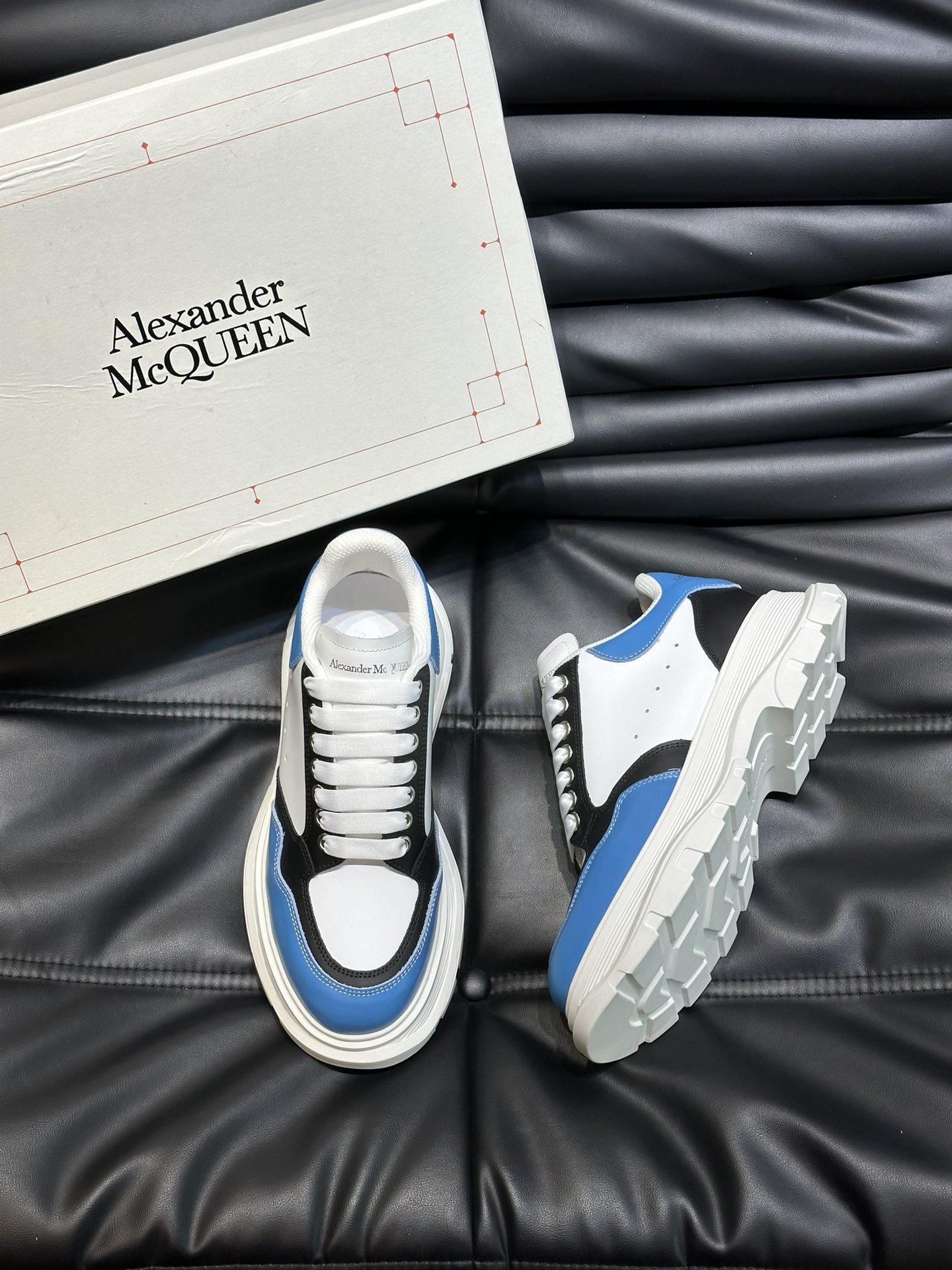 Alexander McQueen 스니커즈