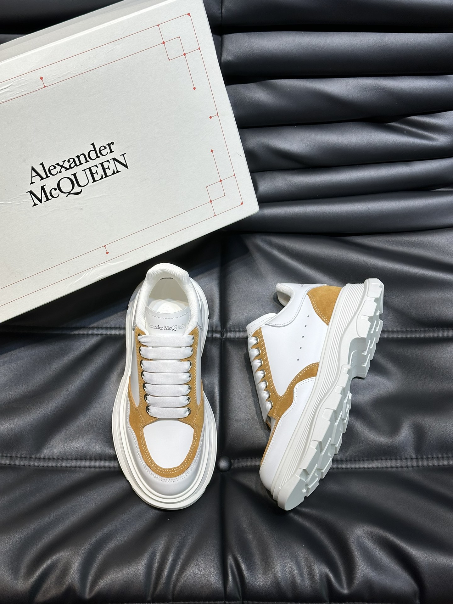 Alexander McQueen 스니커즈