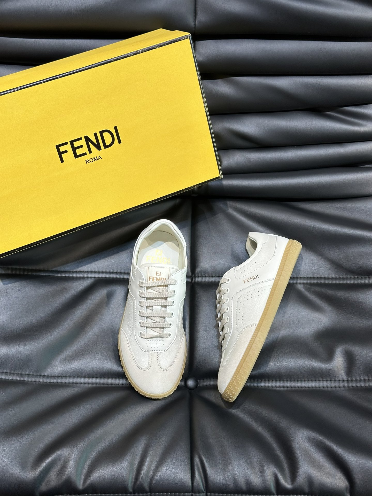 펜디 FENDI 스니커즈