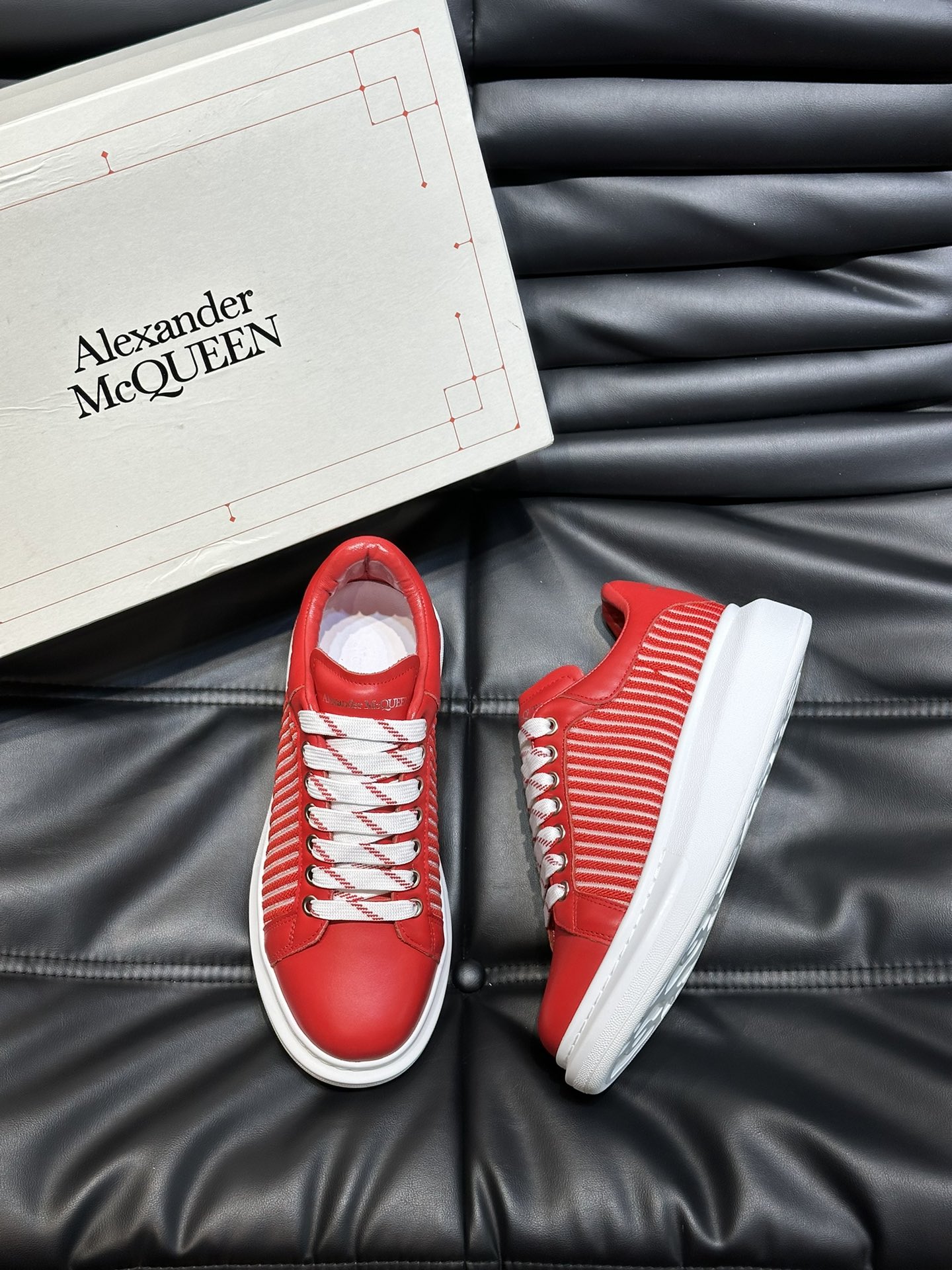 Alexander McQueen 스니커즈