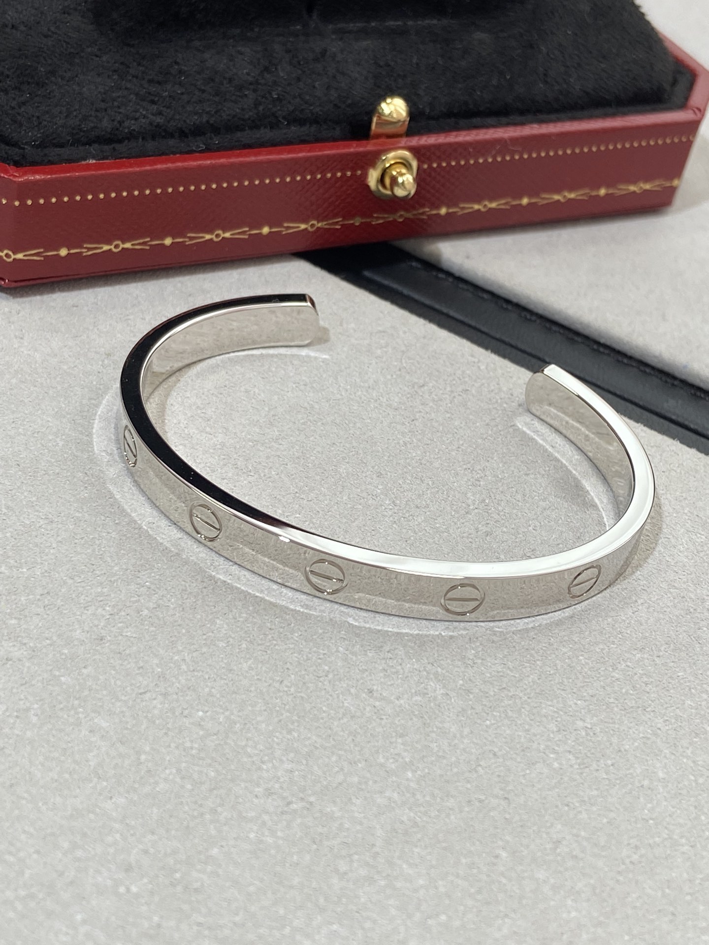 까르띠에 Cartier LOVE 러브 팔찌 화이트 골드 6.2mm B6032517
