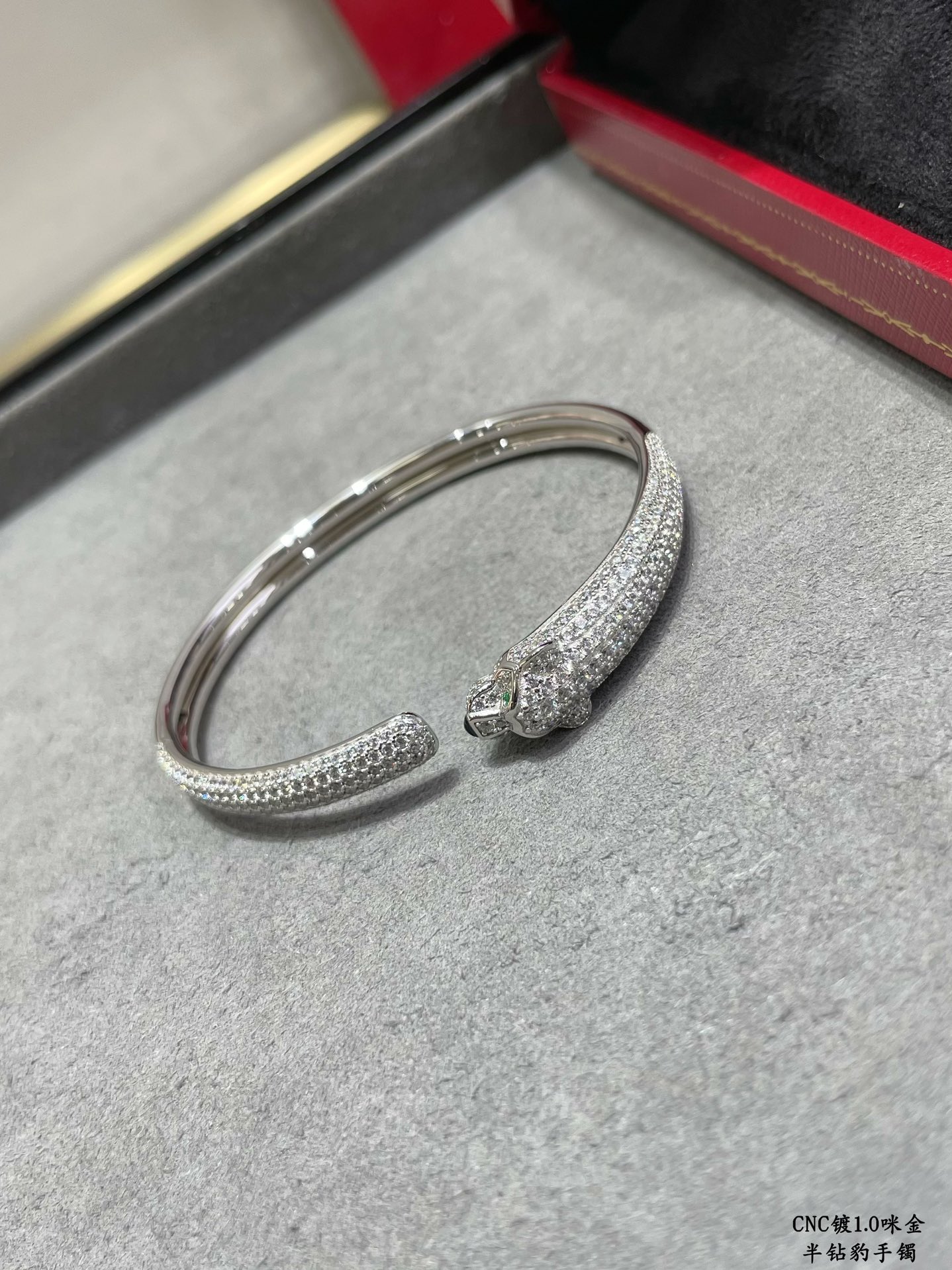 까르띠에 Cartier PANTHÈRE DE CARTIER 팬더 드 까르띠에 팔찌 화이트 골드
