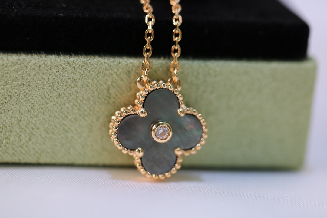 반클리프 Van Cleef & Arpels 목걸이