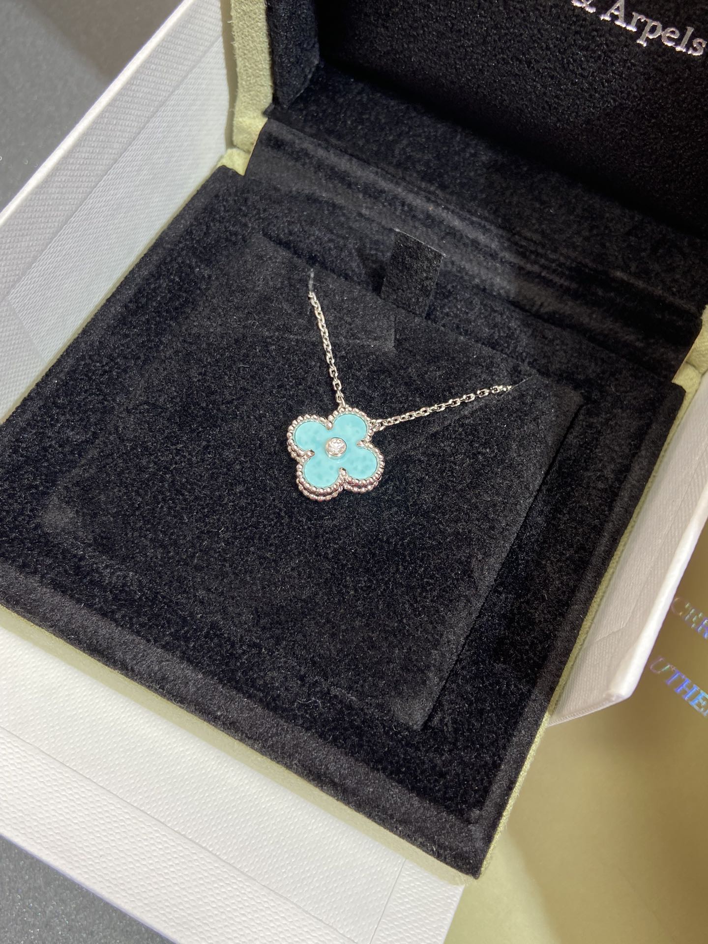 반클리프 Van Cleef & Arpels 목걸이