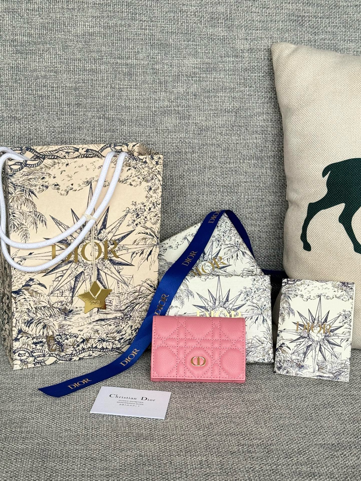 디올 Dior 30 Montaigne Glycine S5132UWHC-M30G 동전지갑 11CM