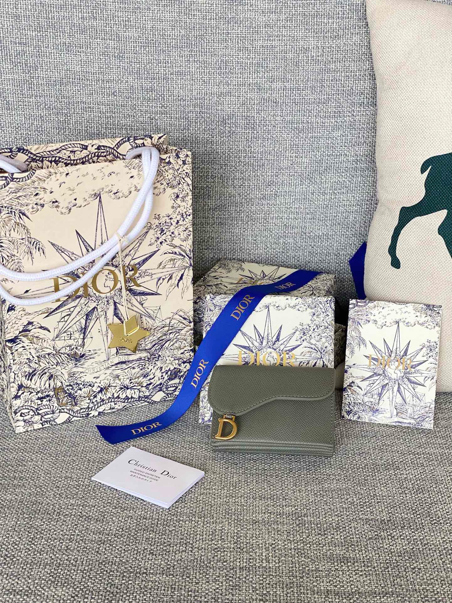 디올 Dior S5644CTZQ-M928 카드 케이스 11CM