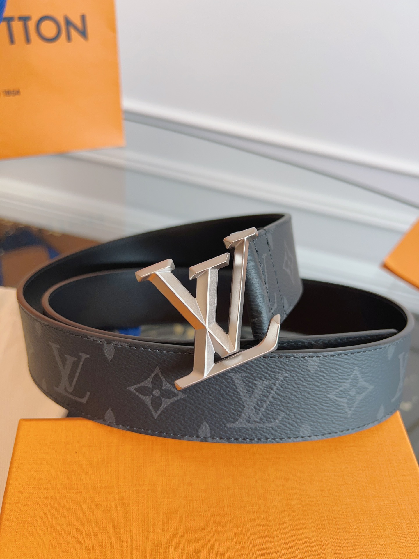 루이비통 Louis Vuitton 벨트 40mm
