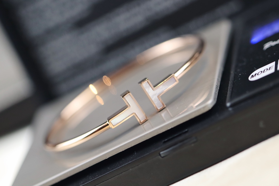 티파니 Tiffany&Co 스마일 브레이 Tiffany T 팔찌