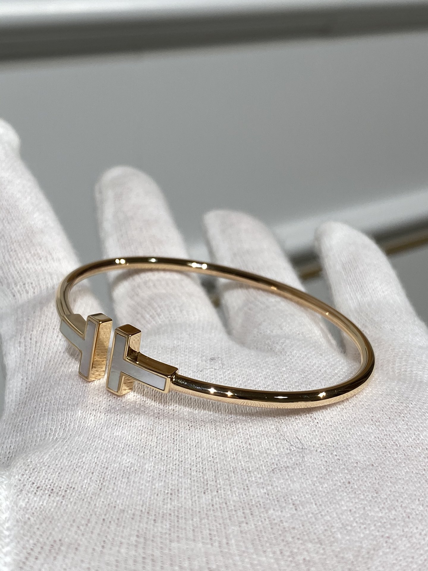 티파니 Tiffany&Co 스마일 브레이 Tiffany T 팔찌