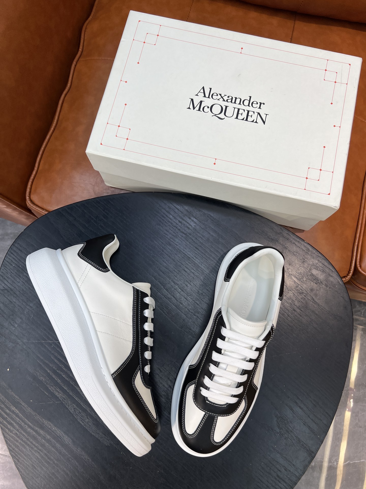 Alexander McQueen 스니커즈
