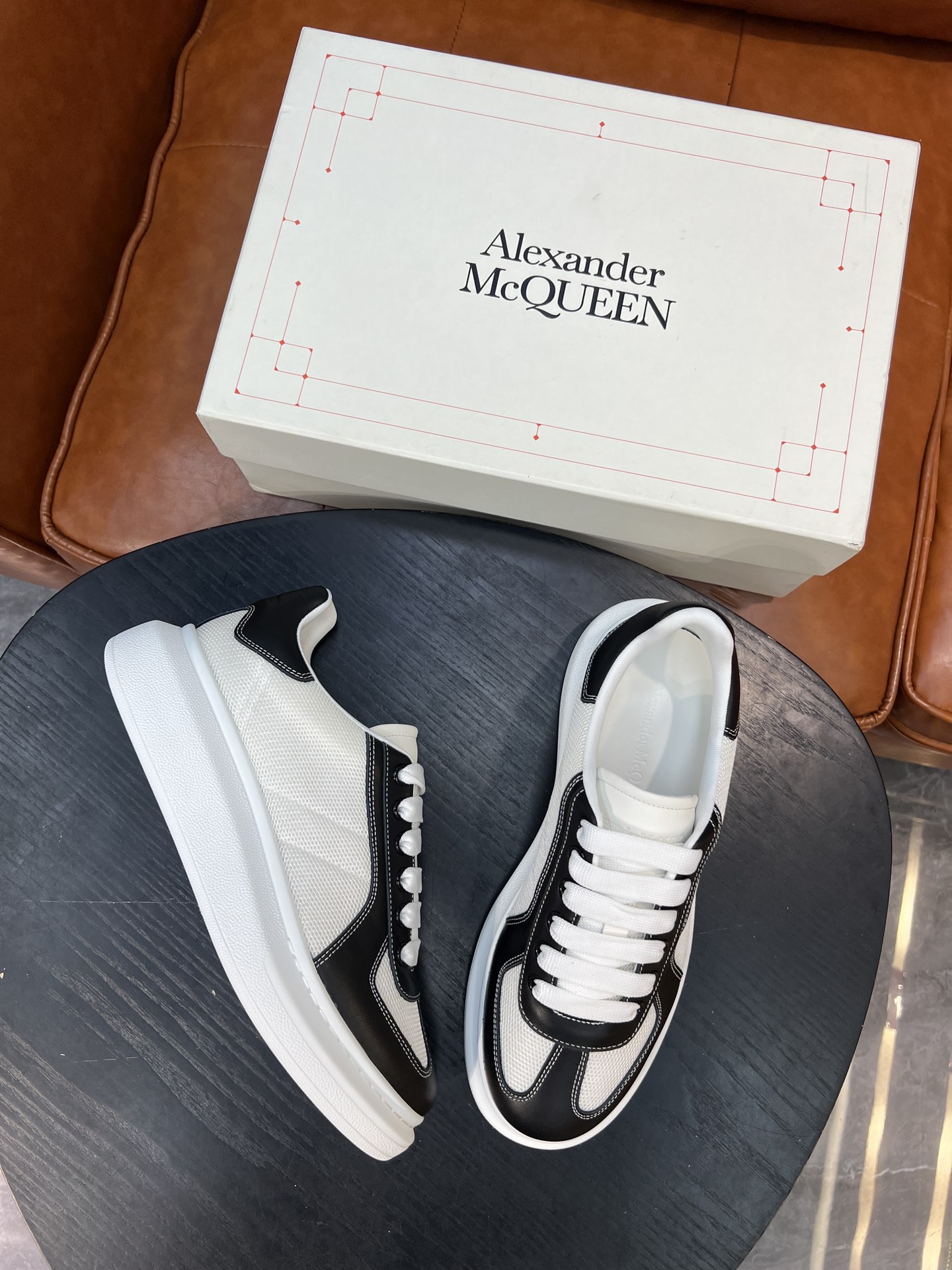 Alexander McQueen 스니커즈
