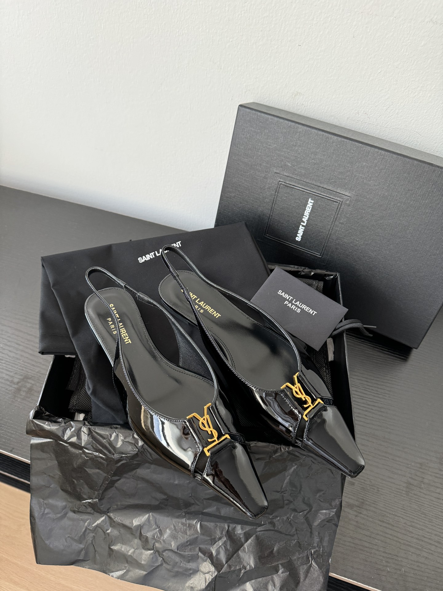 Yves Saint Laurent 샌들