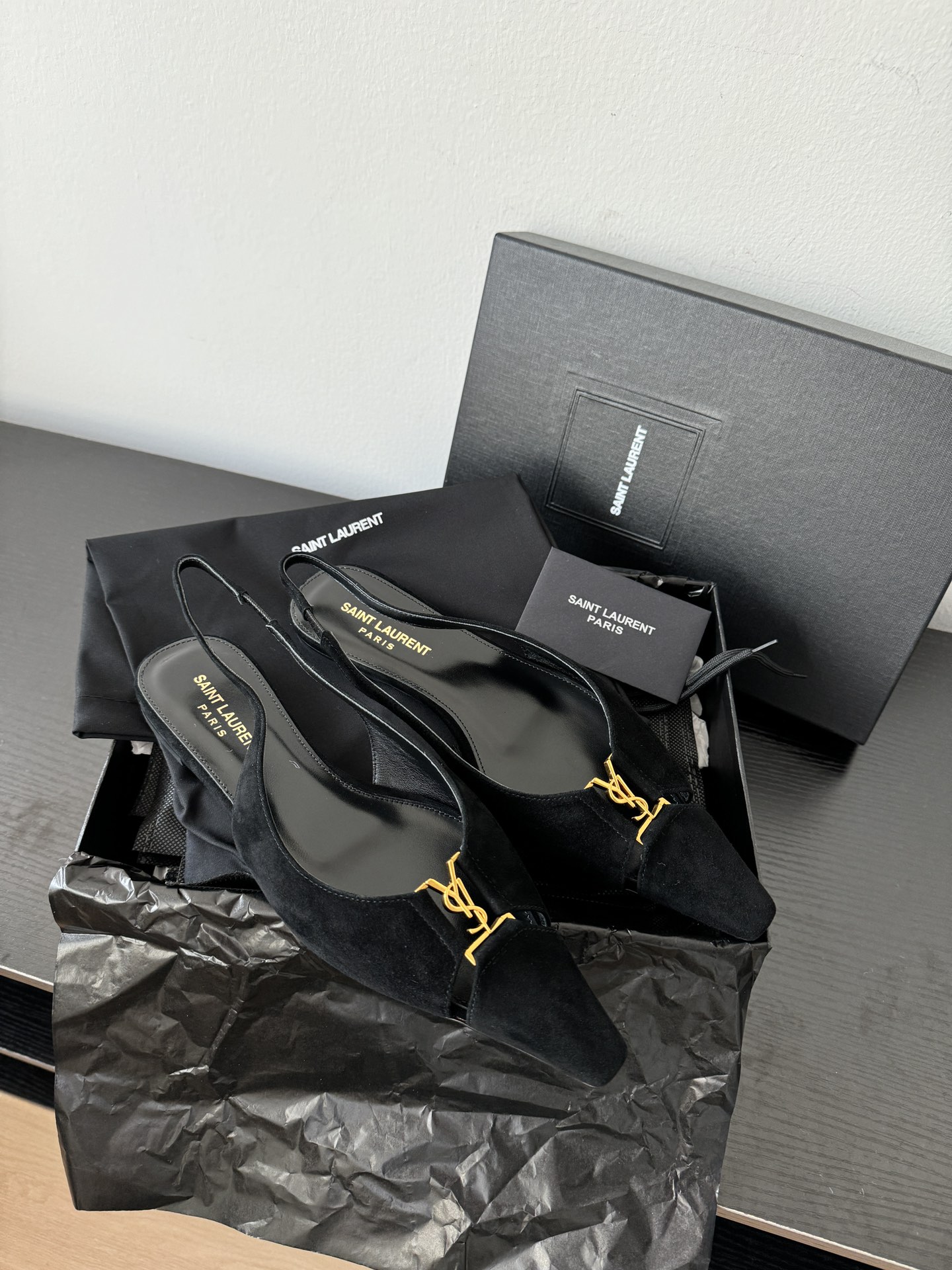 Yves Saint Laurent 샌들