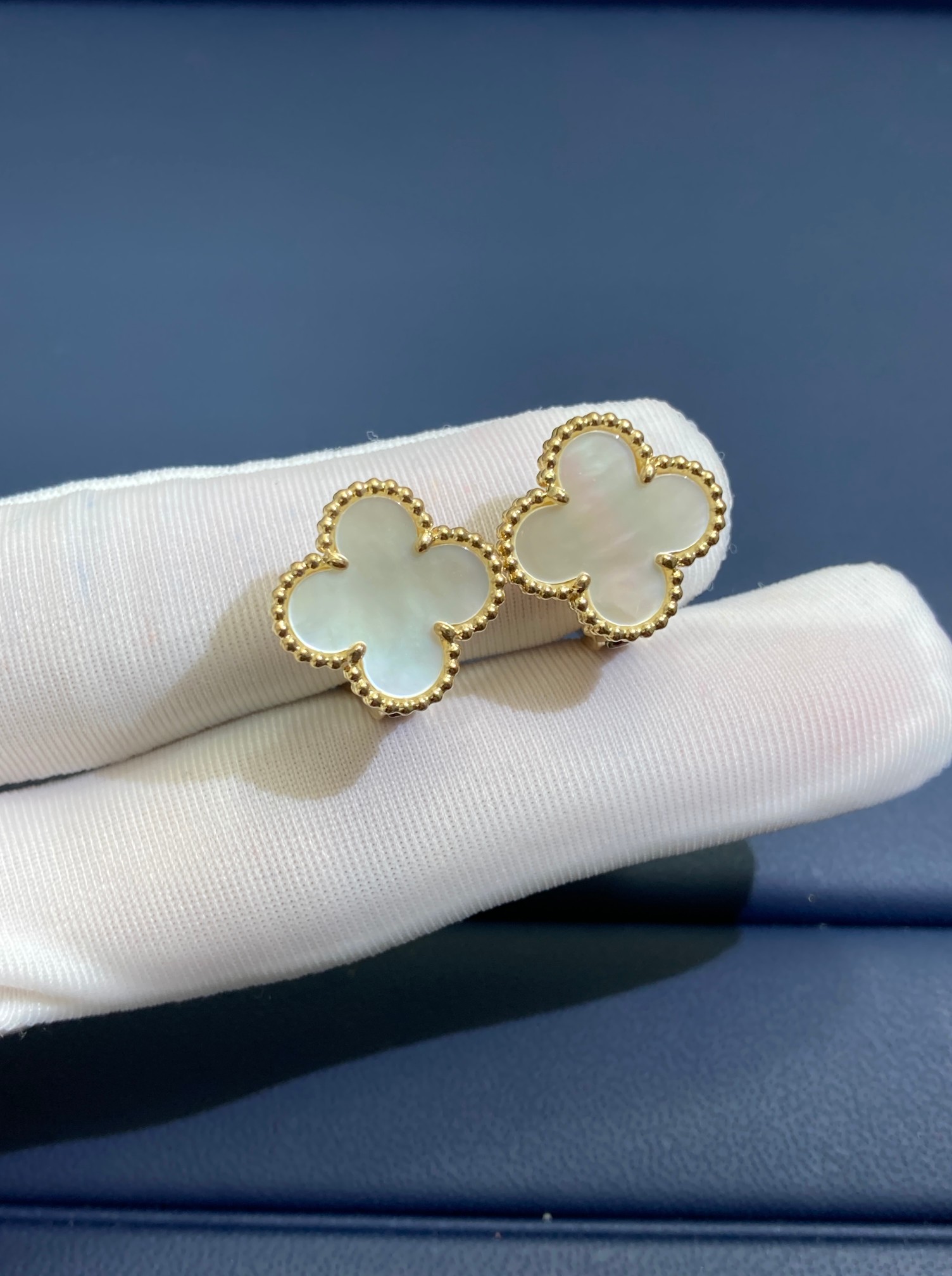 반클리프 Van Cleef & Arpels 스위트 알함브라 Sweet Alhambra 귀걸이