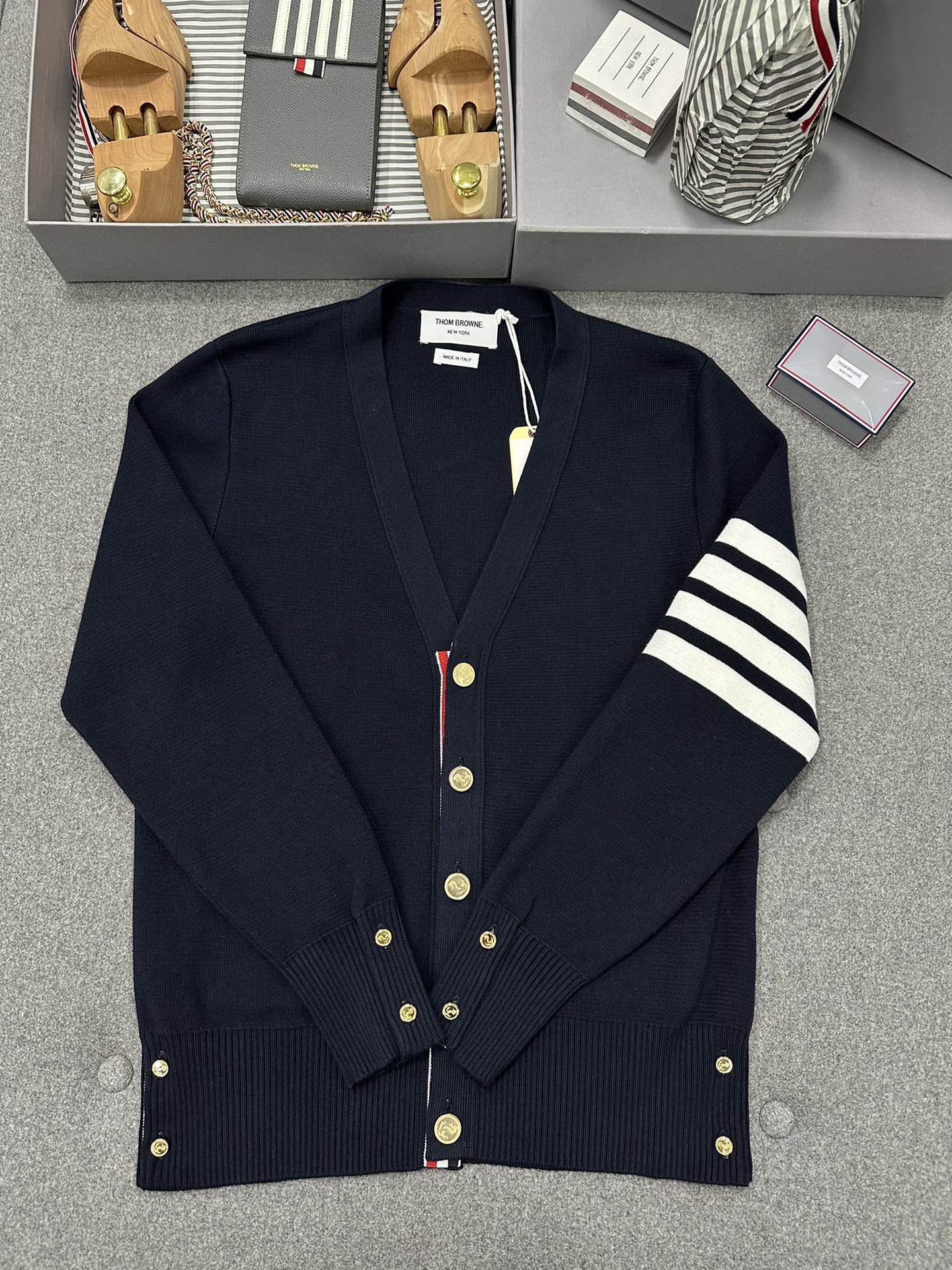 톰브라운 Thom  Browne 가디건