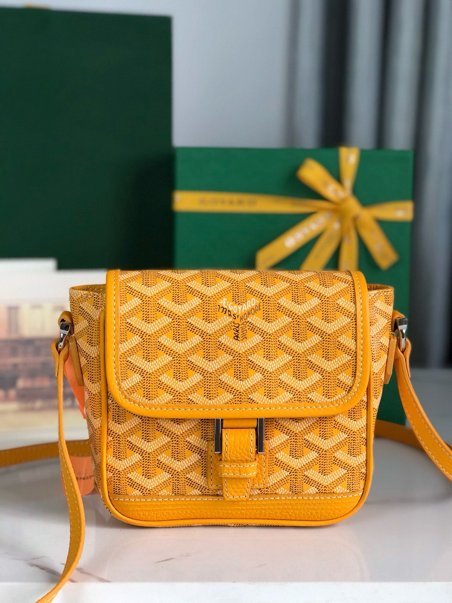 고야드 Goyard Grand Bleu PM 크로스 백 16CM