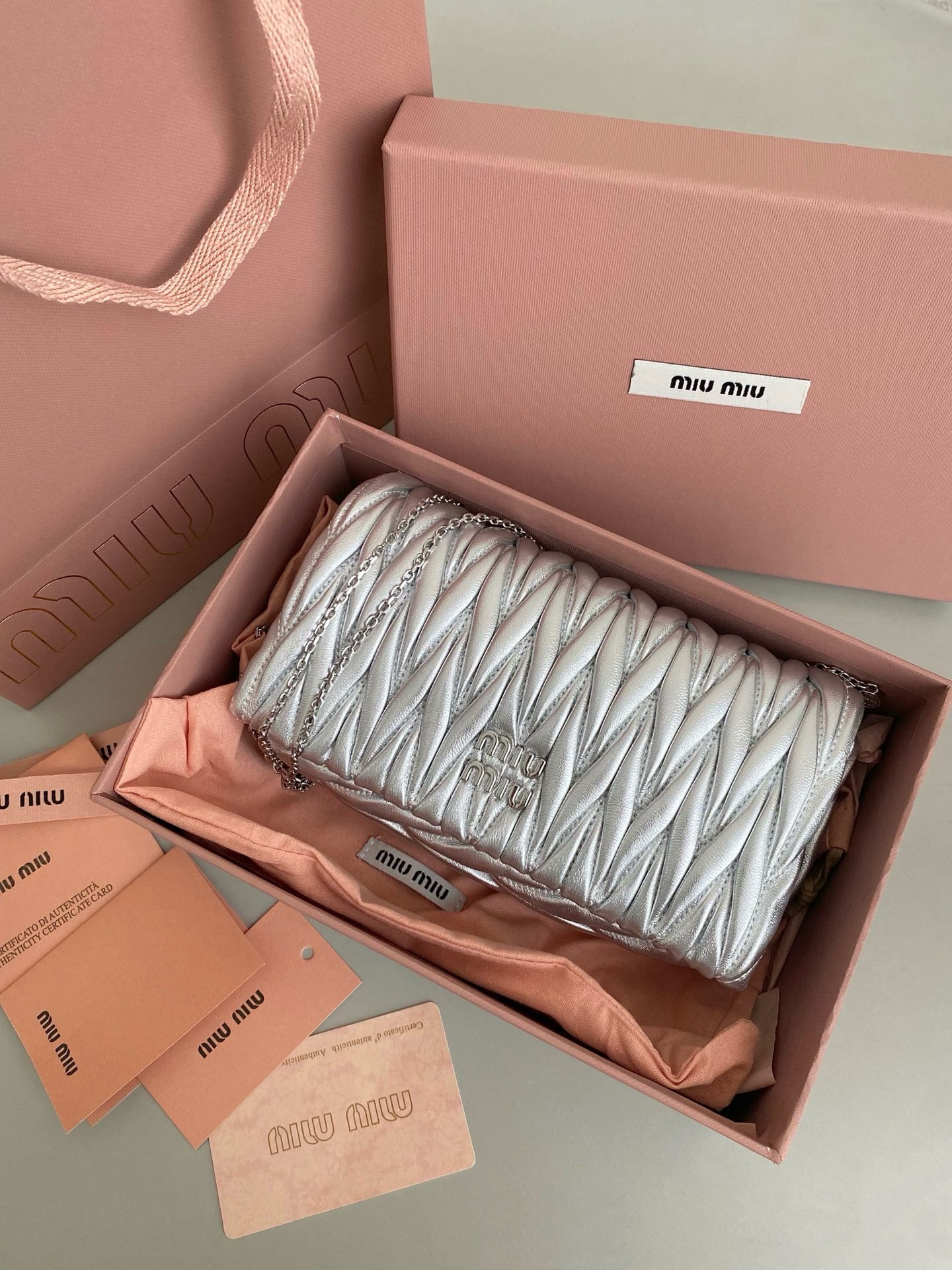 미우 미우 miu miu F0003  WOC 체인 지갑 18CM