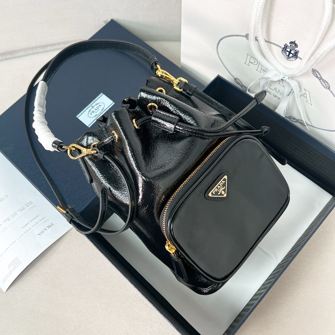 프라다 Prada 1BH038 듀엣 나플락 페이턴트 가죽 버킷 백 22.5CM