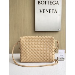 보테가 베네타 Bottega Veneta Loop 크로스 백 680256