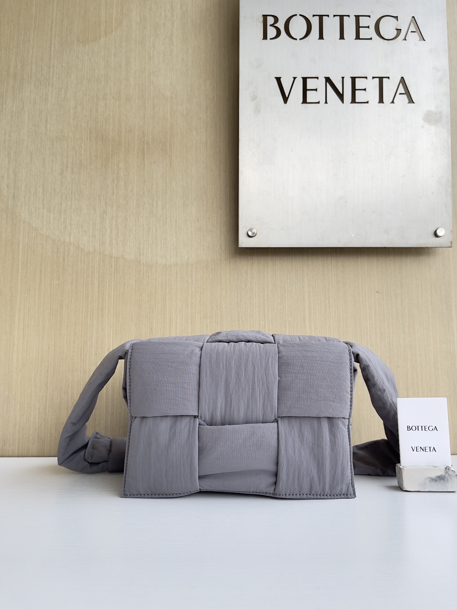 보테가 베네타 Bottega Veneta Padded Tech Cassette 크로스 백 755182