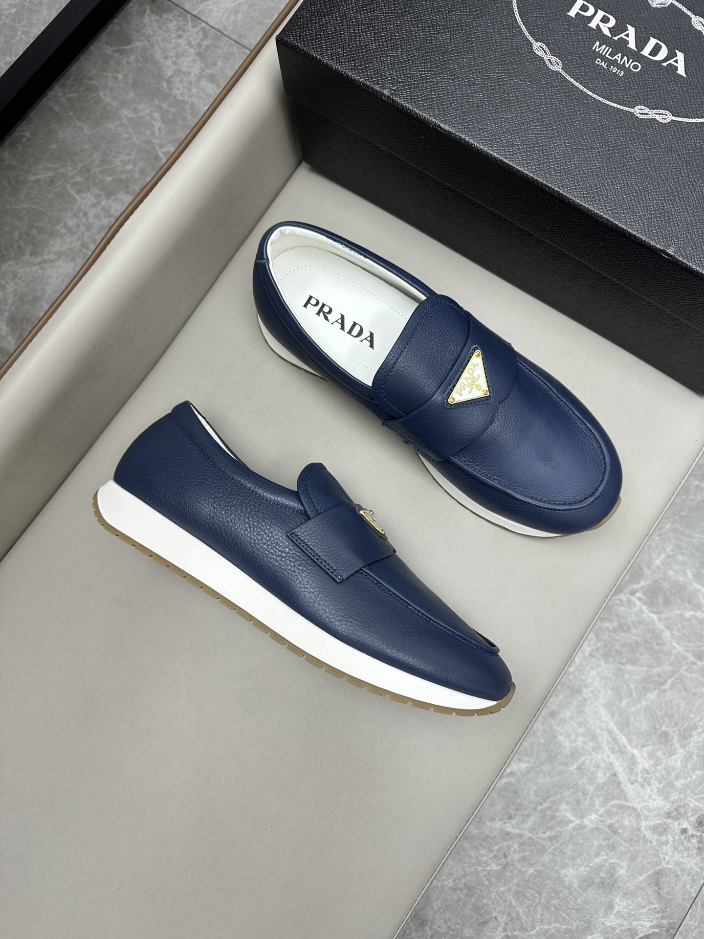 프라다 Prada 로퍼