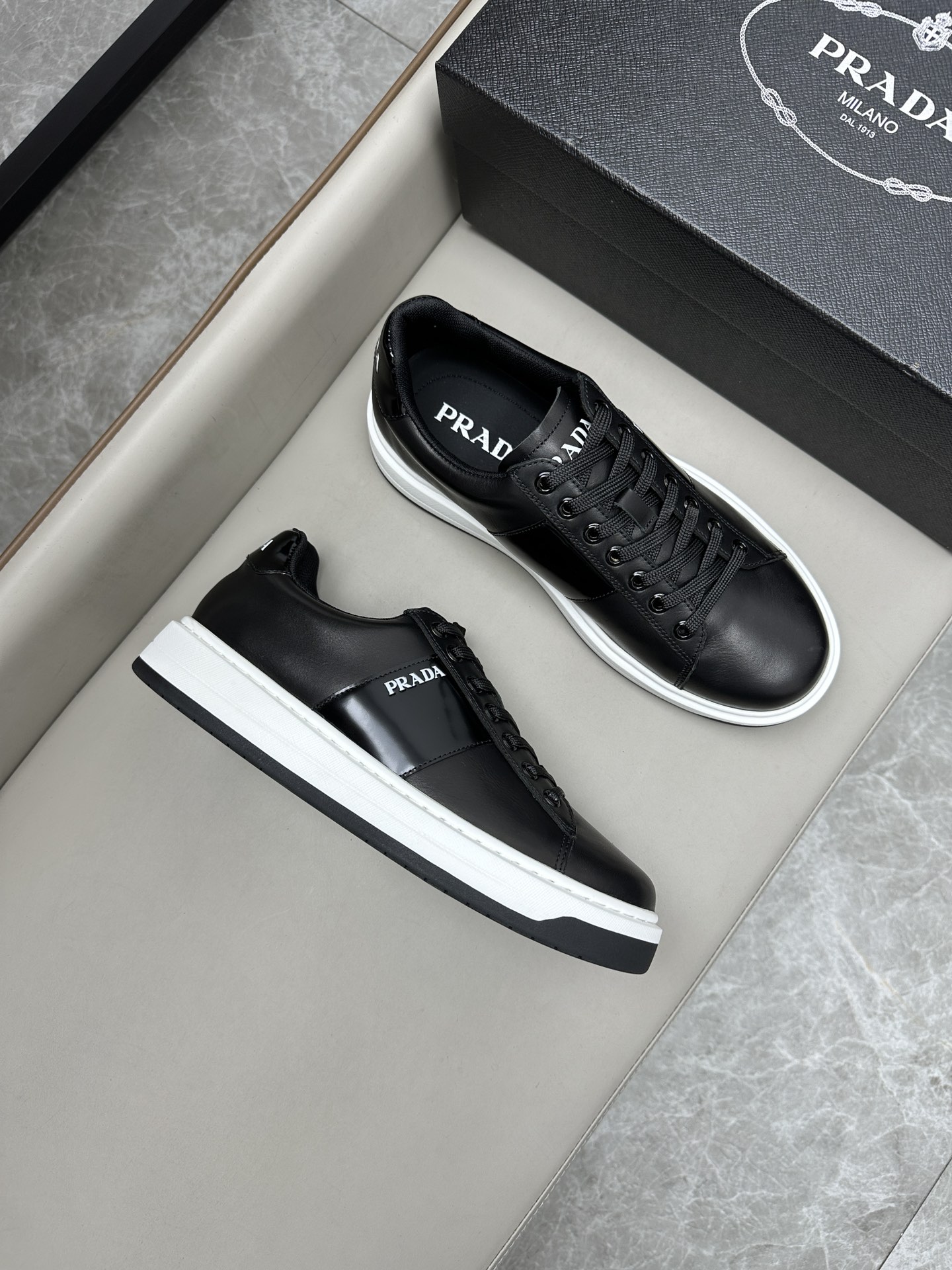 프라다 Prada 스니커즈