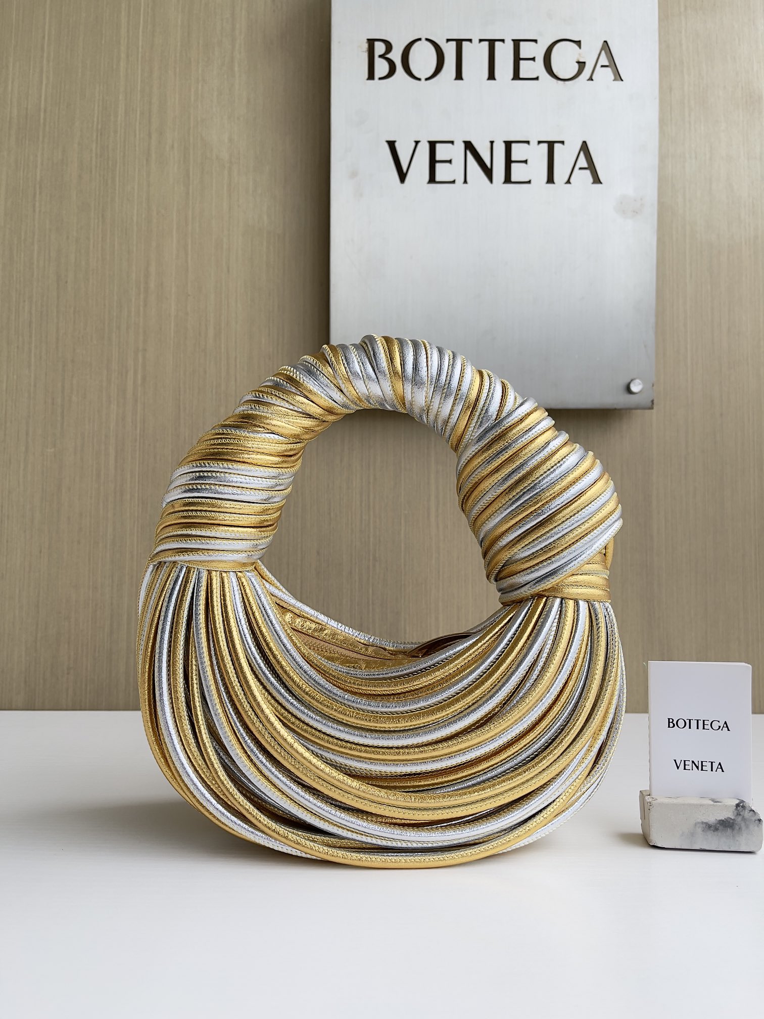 보테가베네타 Bottega Veneta Mini Jodie 탑 핸들백 755540