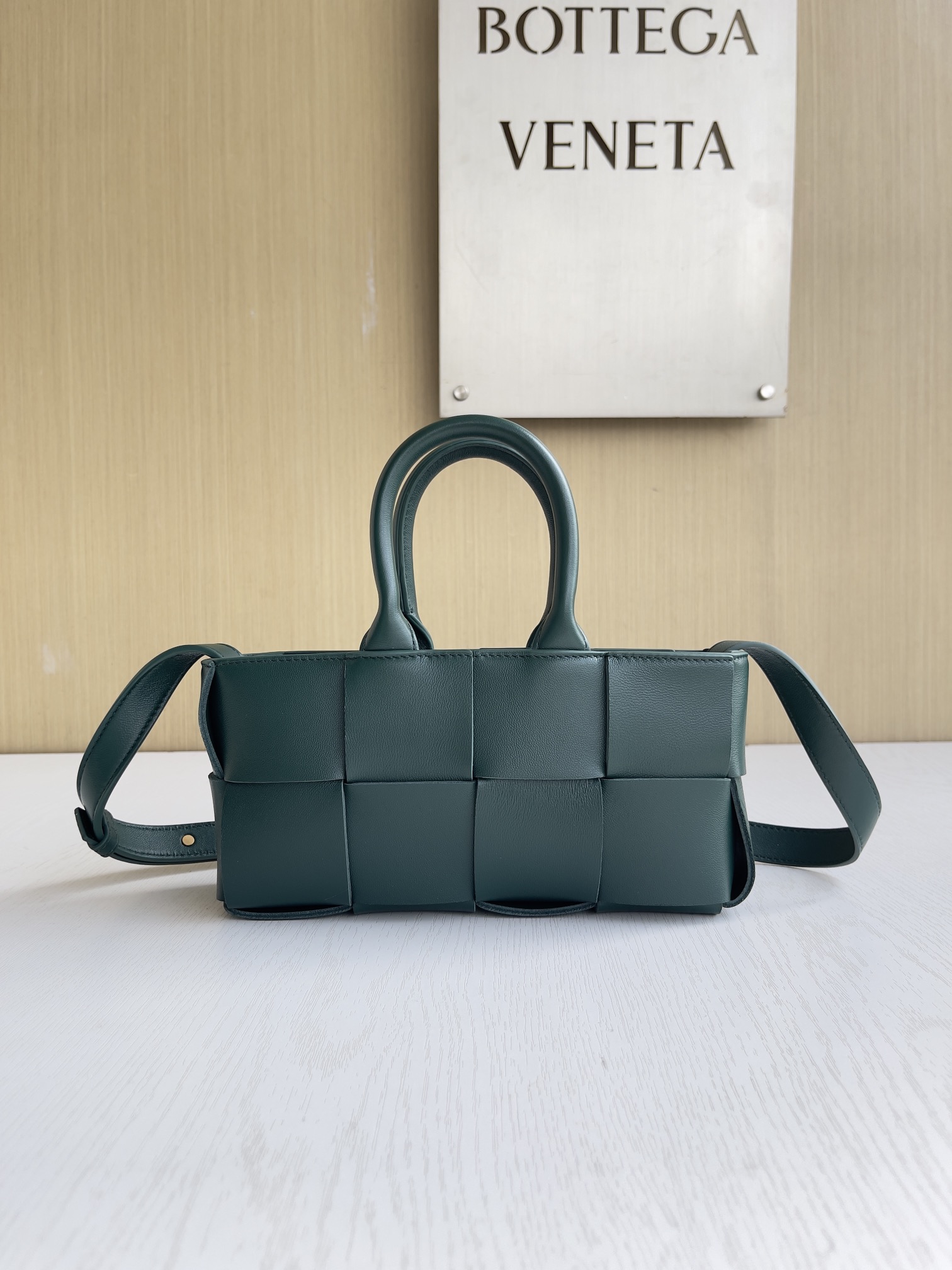 보테가베네타 Bottega Veneta MINI East-West Arco Tote 토트 백 776778