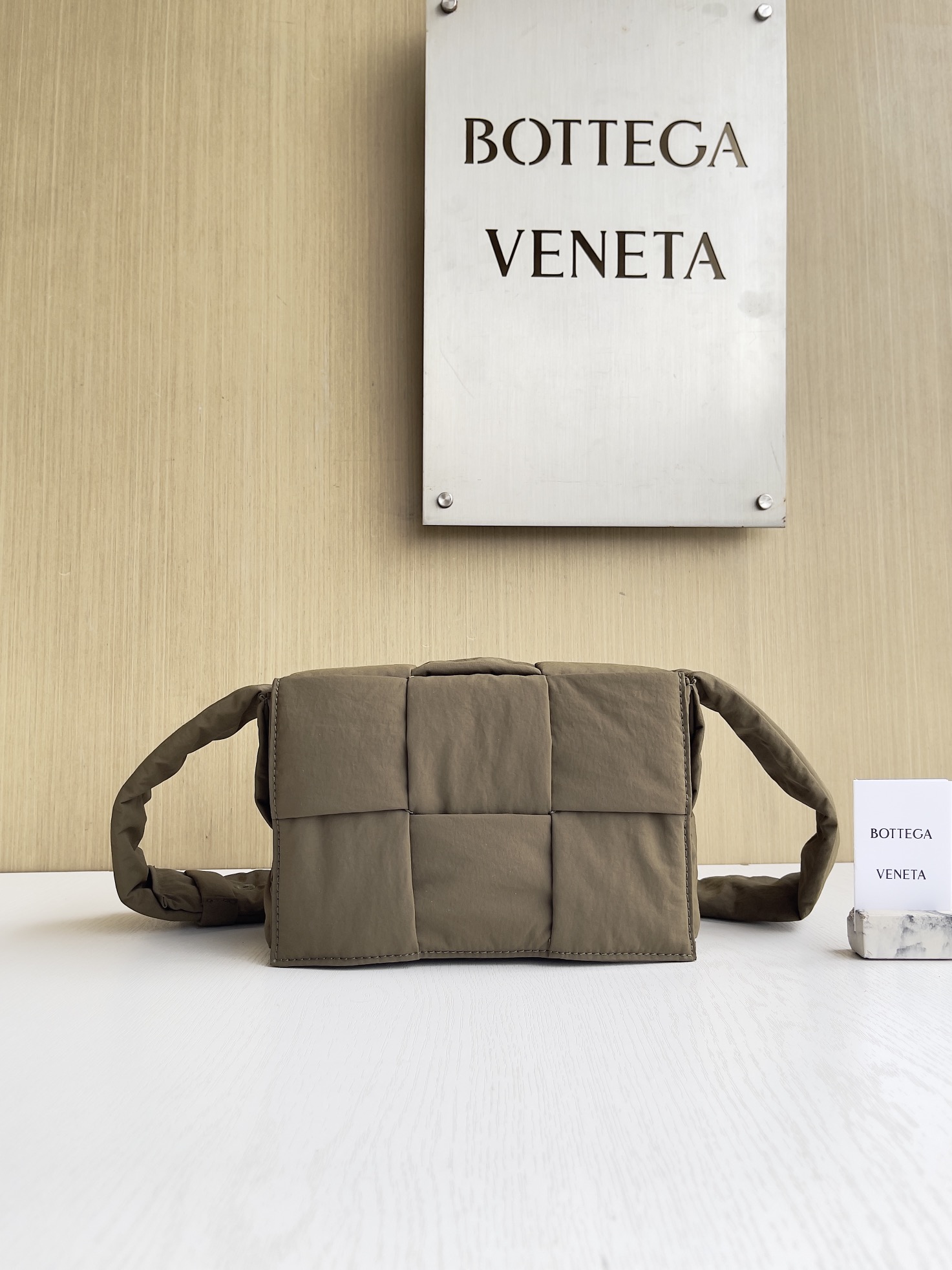 보테가 베네타 Bottega Veneta Padded Tech Cassette 크로스 백 755182