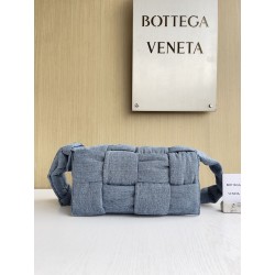 보테가 베네타 Bottega Veneta Cassette 크로스 백 628951