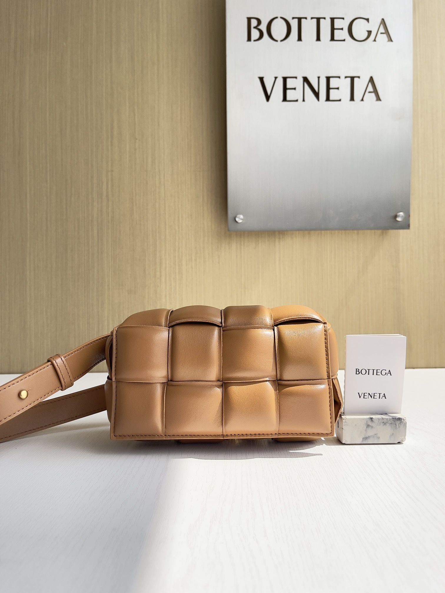 보테가베네타 Bottega Veneta Padded Cassette Belt Bag 710075
