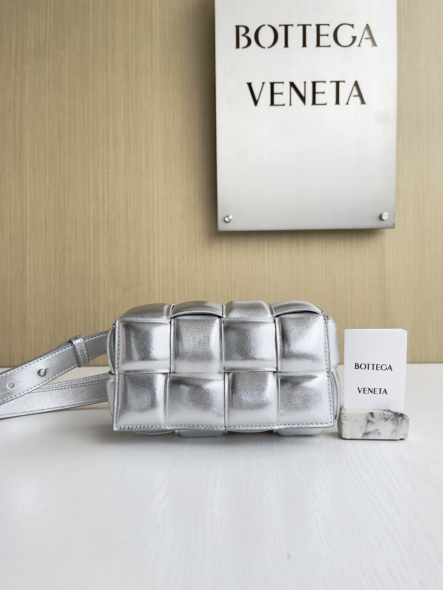 보테가베네타 Bottega Veneta 미니백 710075