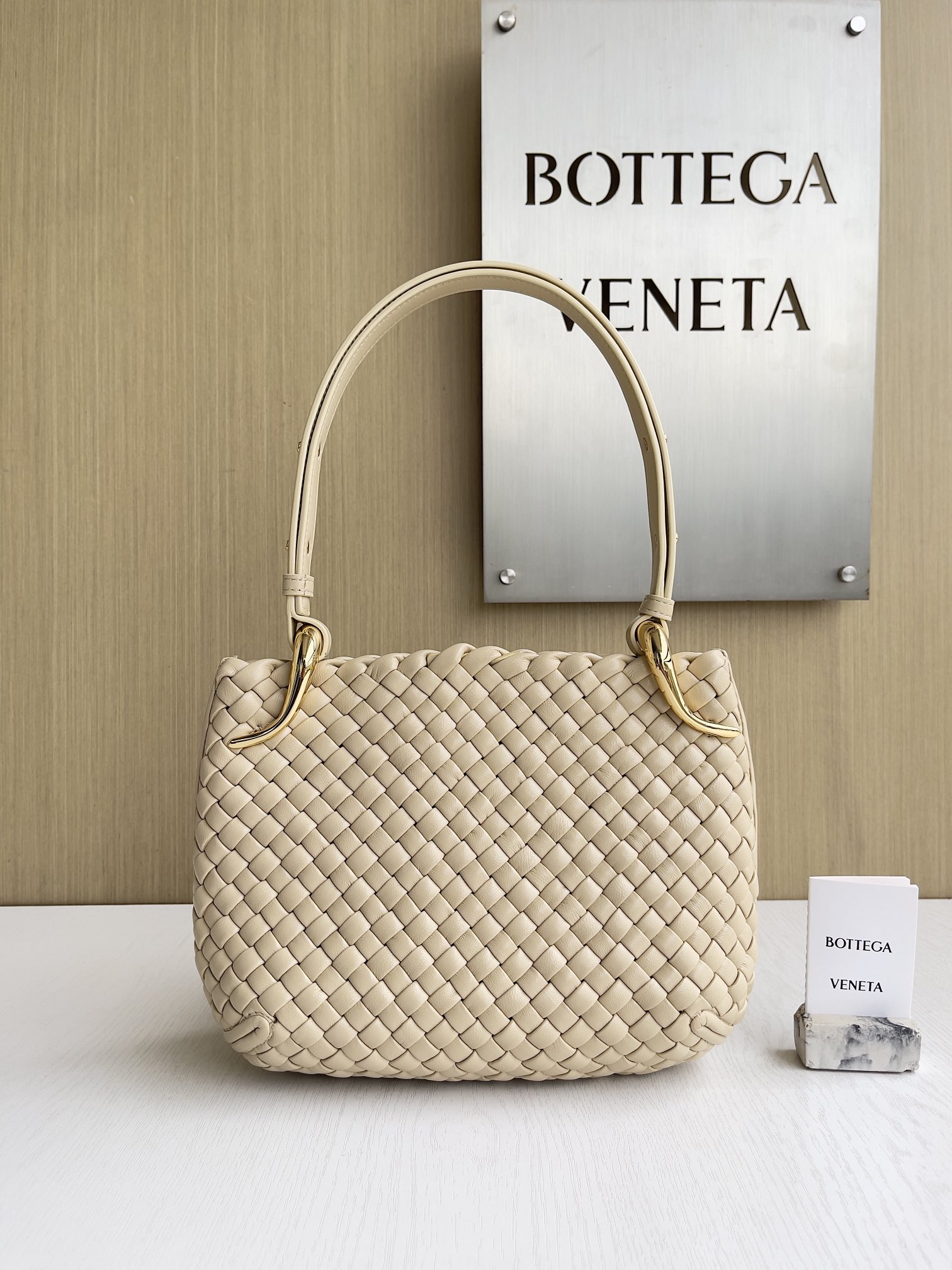 보테가베네타 Bottega Veneta Clicker 730968